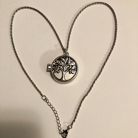 Tree of Life Magnetic closure Locket and Necklace Silver tone - Picture 2 of 4